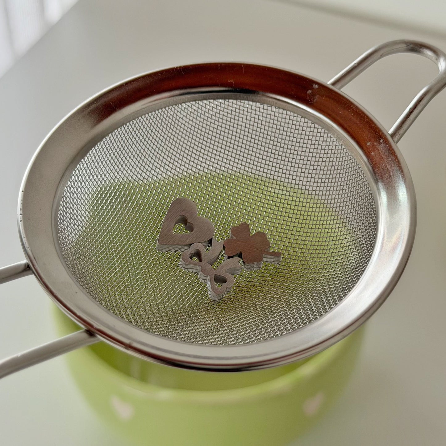 Matcha Sifter Weight - Lucky Clover Heart Bow
